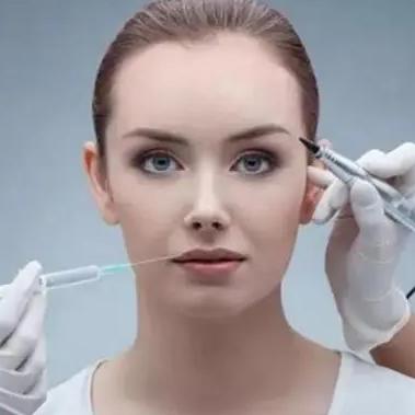 (整容液视频解说)整容液真人版大揭秘：真实案例曝光，改变面容的背后真相揭示