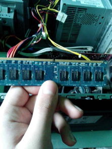 当电脑显示器无信号但主机正常运转时该如何排查和解决问题的详细指导