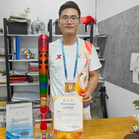 (颜色探索游戏)探索多彩世界：挑战色块地形的益智策略游戏